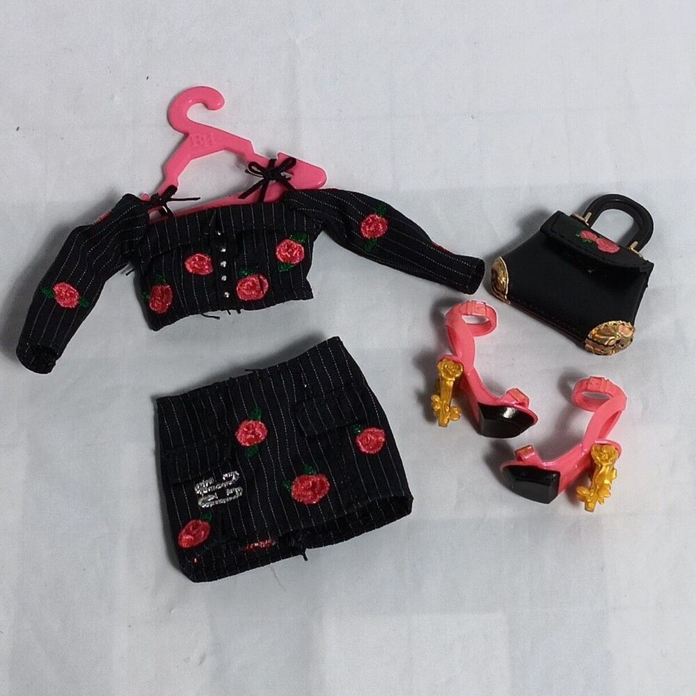 Rainbow High Series Daria Replacement Clothes Shoes Purse MGA Entertainment Lot